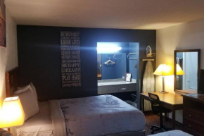 Hotel 2 Queen Beds Hotel Room 117 Wi-Fi Hot Tub